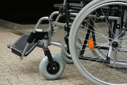 Carrozzina per persone con difficoltà motorie Carrozzina per persone con difficoltà motorie